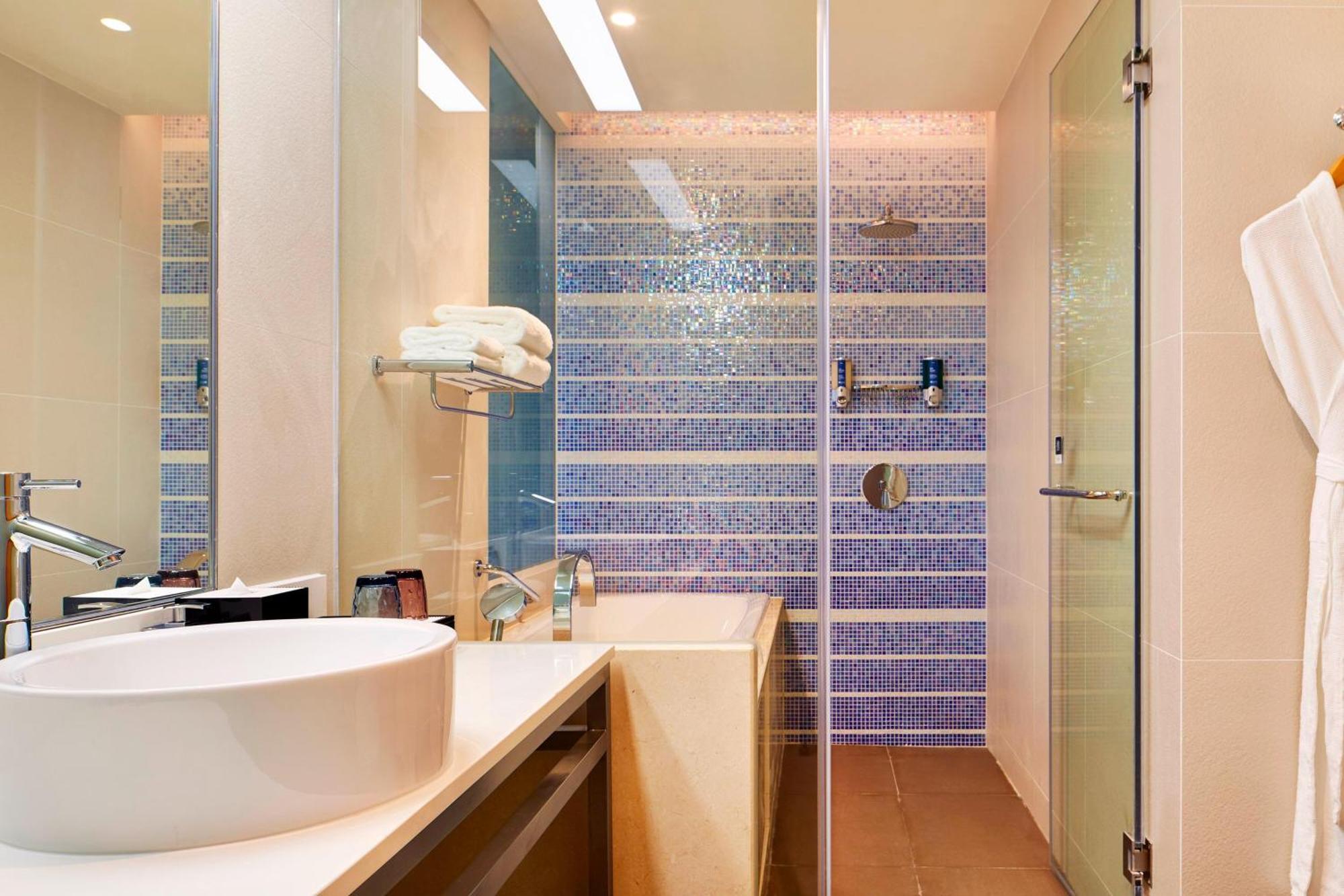 Aloft Dynamic Town Hotel Shenzhen Bagian luar foto